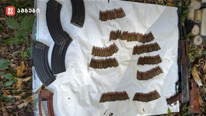 საქართველოს სახელმწიფო უსაფრთხოების სამსახურმა იარაღის სამალავი აღმოაჩინა - აღმოჩენილია ცეცხლსასროლი იარაღი, 5 მჭიდი, 161 ცალი ვაზნა, 3 ხელყუმბარა, სხვადასხვა სახის ასაფეთქებელი ნივთიერება, მათ შორის - ტროტილი. ასევე პირველადი დახმარების სამედიცინო ნივთები