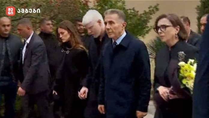 ბიძინა ივანიშვილი ოჯახთან ერთად ლაშა ბასლანძის სამოქალაქო პანაშვიდზე იმყოფებოდა