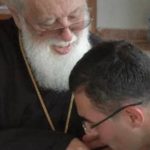 „უდიდესი უბრალოების, ღმერთივით გენიალური სიმარტივის, არნახული თავმდაბლობის, საინტერესო მოუბრობის კვალდაკვალ საოცარი და ფაქიზი იუმორის გრძნობა ხომ მისი ერთ-ერთი ძლიერი დამახასიათებელი თვისებაა“-ლაშა ჟვანია