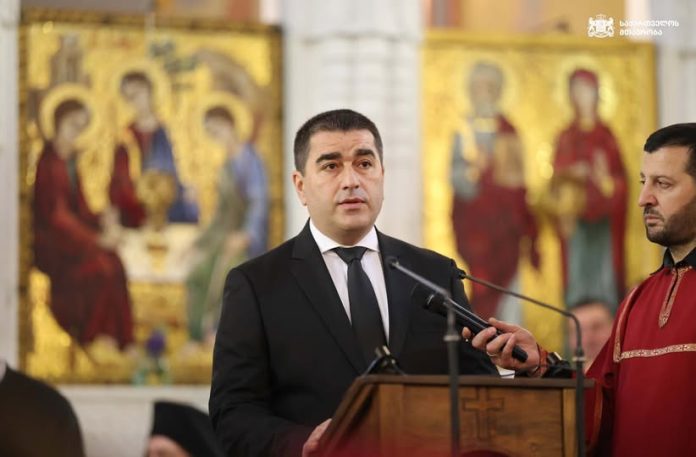 „ეს არის დღე, როდესაც სიტყვა ძნელდება. რადგან ის, რაც ჩვენ გვტკივა, სცდება ჩვეულებრივ ტკივილს, და ის, რასაც ჩვენ ვგრძნობთ, სცდება ჩვეულებრივ გლოვას. ეს დღეები ჩვენ ვდგავართ სიჩუმეში, რომელიც სავსეა ლოცვით“-საქართველოს პარლამენტის თავმჯდომარის, ბატონი შალვა პაპუაშვილის გამოსამშვიდობებელი სიტყვა უწმინდესისა და უნეტარესის, ილია II-ის დაკრძალვის დღეს