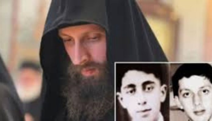 „რამდენიმე დღის წინ ბათუმისა და ლაზეთის ეპარქიის ბერად აკურთხეს სრულიად ახალგაზრდა ბერი ილია, ილია მეორის ძმის შვილიშვილი!!! ასე დაიწყო უწმინდესმაც თავისი გზა, თანაც ამასაც ილია ჰქვია“