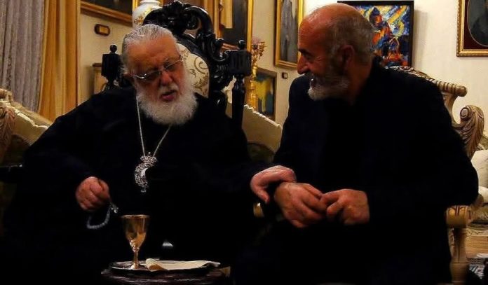 „თქვენო უწმინდესობავ! სული როცა მძიმეა, სული როცა მძიმეა შორეული ფრენისთვის - ხორცი მაშინ მღვიმეა, ნესტიანი მღვიმეა ანდა სასაფლაოა შეუცნობელ მერმისის“-ტარიელ ხარხელაური