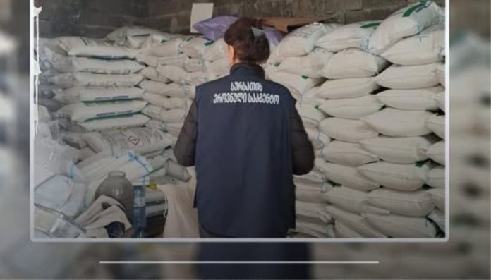 სურსათის ეროვნული სააგენტოს ინსპექტორებმა, ზესტაფონში, არაგეგმური ინსპექტირების შედეგად, აგროქიმიკატებით უკანონო ვაჭრობის ფაქტი გამოავლინეს