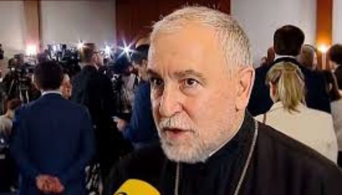 “ბუ­ნებ­რი­ვია, ან­დერ­ძი არ არ­სე­ბობს და ამის სა­ჭი­რო­ე­ბა სა­ერ­თოდ არ იყო - პატ­რი­არ­ქმა სი­ცო­ცხლე­ში­ვე და­ნიშ­ნა თა­ვის მო­საყ­დრედ მიტ­რო­პო­ლი­ტი შიო და ან­დერ­ძის სა­ჭი­რო­ე­ბა აღარ არ­სე­ბობს“-მამა გიორგი ზვიადაძე