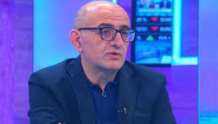 „მე რომ პრეზიდენტის სასახლის შენობის აღება მნდომებოდა, 70 წელს გადაცილებულ, მსოფლიოში ცნობილ ოპერის მომღერალთან ერთად არ დავიწყებდი შენობის შტურმს“-4 ოქტომბერს განვითარებული მოვლენების ორგანიზებაში ერთ-ერთი ბრალდებული ლაშა ბერიძე