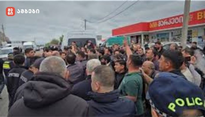 არ­ნე­ულ­ში პო­ლი­ცი­ა­სა და ფერ­მე­რებს შო­რის და­პი­რის­პი­რე­ბა იყო - ფერმერები აპროტესტებენ, რომ მათ ბოსტნეულის რეალიზაცია უჭირთ: არიან დაკავებულები