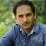 "სამი დღეა ვცდილობ არაფერი ვთქვა, რადგან ვმონაწილეობ ამ სპექტაკლში - თუ გინდათ, გაგახარებთ და ამასაც გეტყვით, ოღონდ მხოლოდ ჩემზე!! ჩამითვალეთ დამარცხებად, ამაყი ვარ, რადგან უდიდეს რუსთაველთან დავმარცხდი!"-ლევან ხურციამ რობერტ სტურუას მიერ დადგმულ სპექტაკლში "ვეფხისტყაოსანი" ავთანდილის როლი შეასრულა