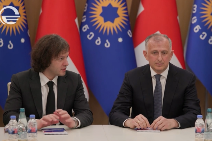 ირაკლი კობახიძემ აჭარის უმაღლესი საბჭოს წევრებს, ასევე საქართველოს პარლამენტის დელეგატებს აჭარის რეგიონიდან ავტონომიური რესპუბლიკის მთავრობის ახალი თავმჯდომარე, ზურაბ პატარაძე წარუდგინა