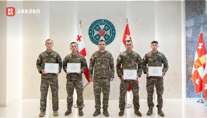 თავდაცვის ძალების მეთაურმა საუკეთესო სამხედროები დააჯილდოვა