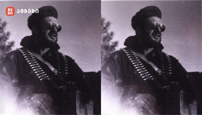 1993 წლის 10 ივლისი არჩილ ხოფერია ტამისში რუსული საზღვაო დესანტის განადგურებაზე და ნაალაფარ რუსულ შეიარაღებაზე საუბრობს