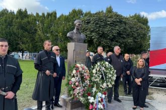 ზუგდიდი გმირს პატივს მიაგებს — გიორგი ანწუხელიძის ბიუსტი გმირთა ხეივანში დაიდგა — photo: primetime.ge