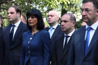 სოხუმის დაცემის დღეს მაღალჩინოსნებმა დაღუპულ გმირებს ხსოვნა მიაგეს — photo: primetime.ge