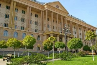 ჯაშუშობაში ბრალდებული ირაკლი ჩიხლაძის საქმის განხილვა თბილისის სასამართლოში გრძელდება — photo: primetime.ge