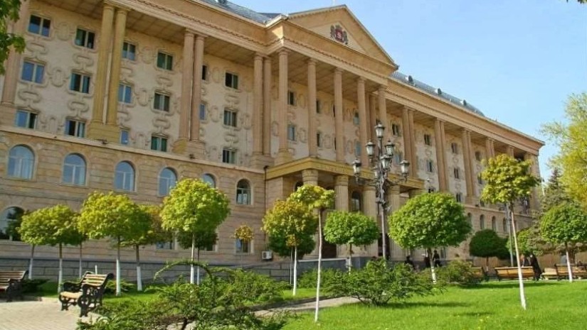 ჯაშუშობაში ბრალდებული ირაკლი ჩიხლაძის საქმის განხილვა თბილისის სასამართლოში გრძელდება — photo: primetime.ge
