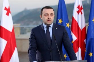 ღარიბაშვილი პრემიერობის მეორე ვადის შედეგებს აფასებს: “ვინმეს წინაშე მუხლი არ მომიდრეკია” — photo: bm.ge
