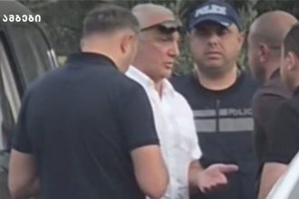 სამართალდამცველები თამაზ ელიზბარაშვილის ავტომობილს ჩხრეკენ