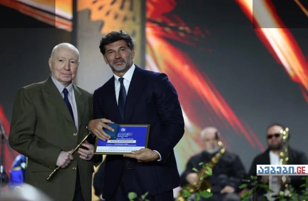 თბილისის მერმა 32 საპატიო მოქალაქე დააჯილდოვა