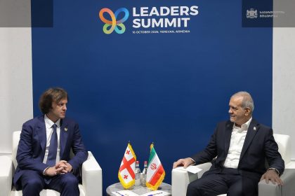 კობახიძე ირანის პრეზიდენტს ერევანში შეხვდა