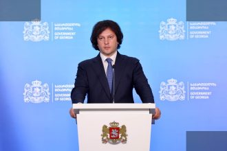 კობახიძე მთავრობის ადმინისტრაციაში ბრიფინგი ჩაატარა