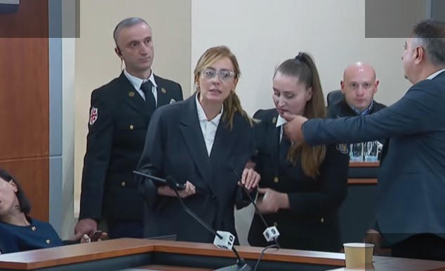 დეკანოიძე საკონსტიტუციო სასამართლოდან გაძევეს