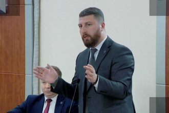 ხუთი პარტია კონსტიტუციის წინააღმდეგ გააერთიანა