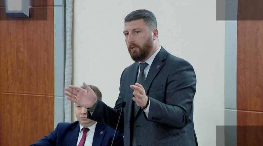 ხუთი პარტია კონსტიტუციის წინააღმდეგ გააერთიანა