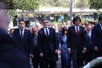 ყაველაშვილი გმირთა მემორიალს გვირგვინით შეამკო