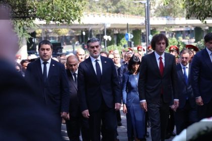 ყაველაშვილი გმირთა მემორიალს გვირგვინით შეამკო