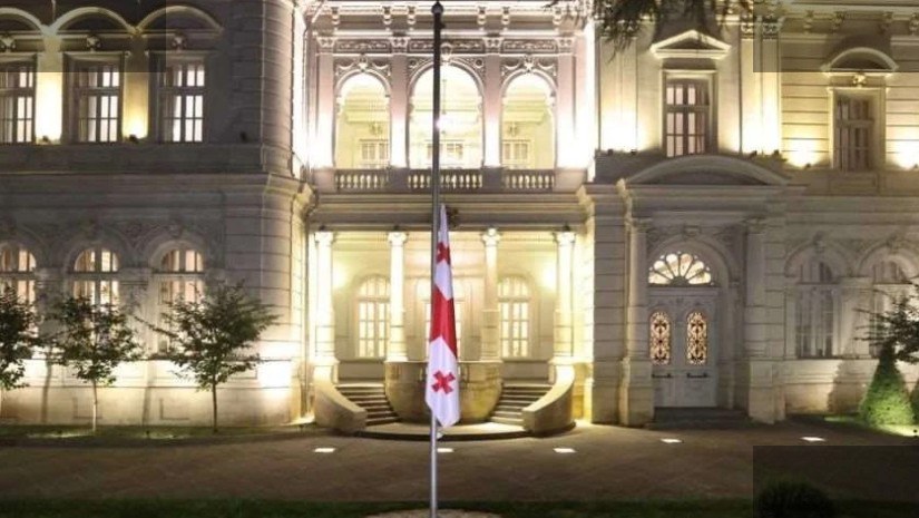 სოხუმის დაცემის 33 წლისთავზე სახელმწიფო დროშა დაეშვა