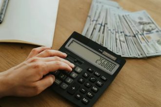 საქართველოს ბიზნესსექტორმა 2025 წელს ისტორიული რეკორდი დაამყარა — ბრუნვამ 253.7 მილიარდ ლარს გადააჭარბა — photo: bm.ge