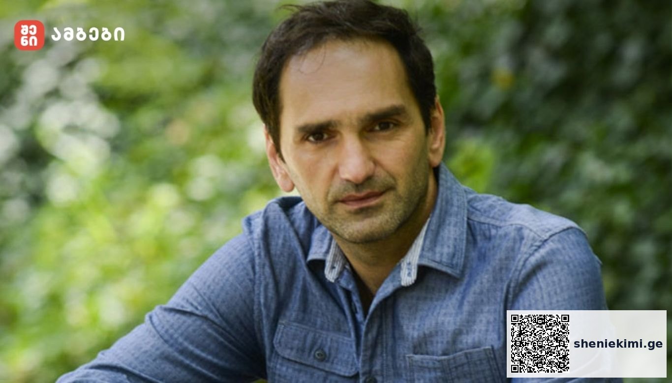 "სამი დღეა ვცდილობ არაფერი ვთქვა, რადგან ვმონაწილეობ ამ სპექტაკლში - თუ გინდათ, გაგახარებთ და ამასაც გეტყვით, ოღონდ მხოლოდ ჩემზე!! ჩამითვალეთ დამარცხებად, ამაყი ვარ, რადგან უდიდეს რუსთაველთან დავმარცხდი!"-ლევან ხურციამ რობერტ სტურუას მიერ დადგმულ სპექტაკლში "ვეფხისტყაოსანი" ავთანდილის როლი შეასრულა
