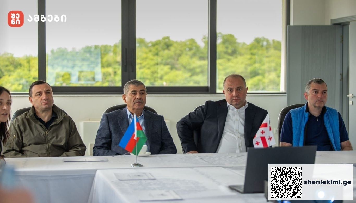 საქართველოში ვიზიტის ფარგლებში მყოფ აზერბაიჯანის თავდაცვის მინისტრს მუხროვანის სამხედრო ბაზაზე უმასპინძლეს
