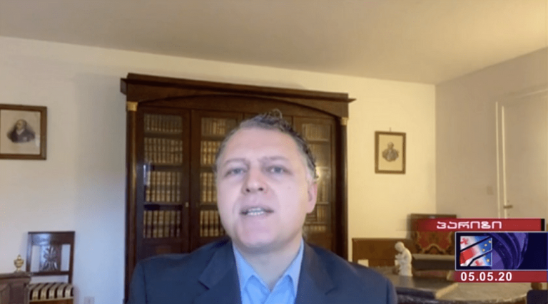 „დაიწყებენ ლაპარაკს ჩემს პროფესიონალიზმზე, ჩემს დიპლომებზე. გააკეთეთ ჩემს დიპლომებზე გადაცემა“