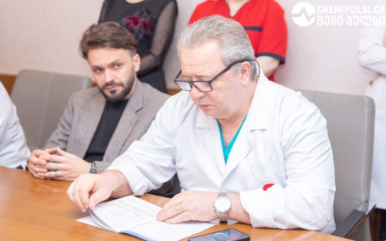 “სამინისტროს პროგრამების შესახებ მოქალაქეთა მაქსიმალური ინფორმირების მიზნით, ვაგრძელებთ შეხვედრებს სამედიცინო სფეროს წარმომადგენლებთან“ – მორიგი შეხვედრა მაღალტექნოლოგიურ ჰოსპიტალ – მედცენტრში