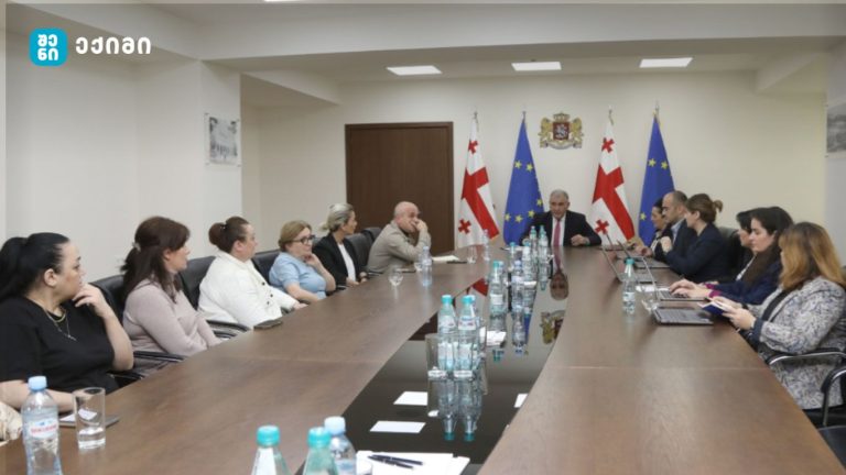 მიხეილ სარჯველაძე დიუშენის კუნთოვანი დისტროფიისა და ცისტური ფიბროზის მქონე ბავშვების მშობლებს შეხვდა