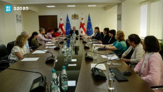 საბჭოს წევრებმა ონკოლოგიური სერვისების განვითარების ეროვნული ხედვა, კიბოს პრევენციისა და ადრეული დიაგნოსტიკის ხელშეწყობის გზები და თანამედროვე სამკურნალო სერვისების ხელმისაწვდომობის გაუმჯობესების საკითხები განიხილეს