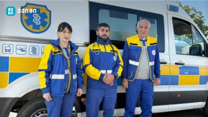 ქუჩაში 50 წლამდე მამაკაცი საკუთარ მანქანაში ჩამხობილ მდგომარეობაში დახვდათ, პაციენტს არ აღენიშნებოდა პულსი და სუნთქვა - გორის სასწრაფო დახმარების მე-3 ბრიგადამ მამაკაცი გადაარჩინა