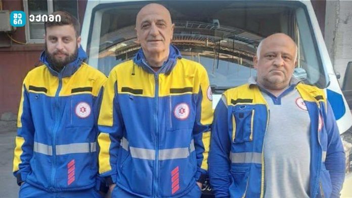 მოულოდნელად დაკარგა გონება და განვითარდა გულის გაჩერება, დაფიქსირდა ფიბრილაცია - თბილისის მე-4 რაიონული სამსახურის # 0431 ბრიგადის წევრებმა მამაკაცი გადაარჩინეს