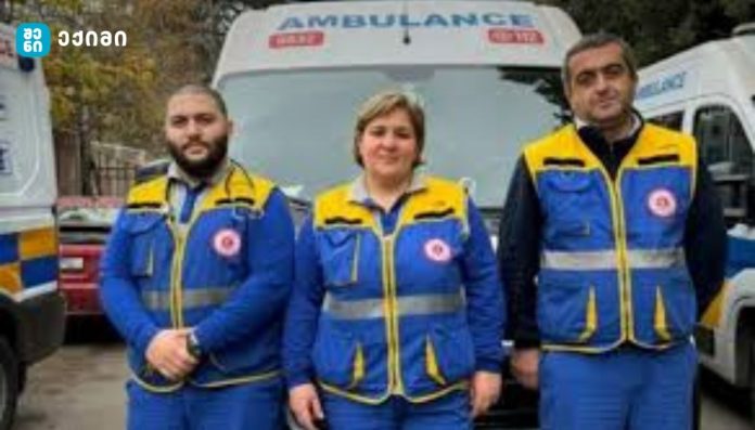 თბილისში სასწრაფოს ექიმებმა უგონო მდგომარეობაში მყოფ მამაკაცს გული აუმუშავეს