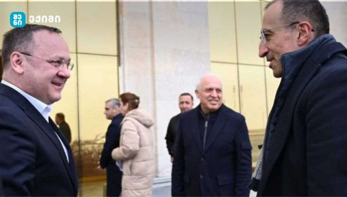 მიზანი, ორ ქვეყანას შორის თანამშრომლობის გაღრმავება, მიმდინარე რეფორმებზე მსჯელობა და გამოცდილების გაზიარებაა - სომხეთის დელეგაციას აეროპორტში გიორგი ცაგარეიშვილი დახვდა