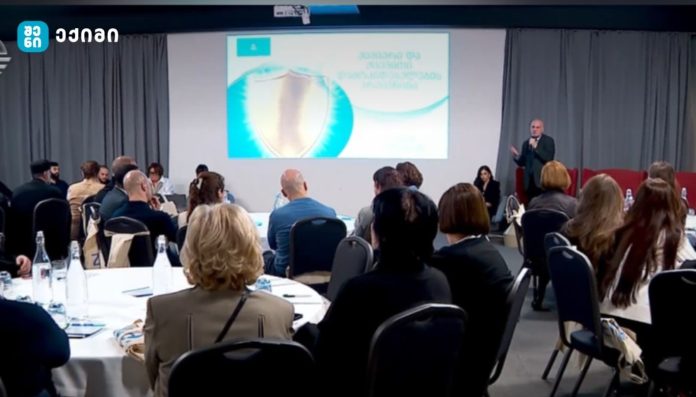 კონფერენცია მიზნად ისახავს ცნობიერების ამაღლებას, პროფესიული ხედვის გაზიარებას და სისტემური მიდგომის წარმოჩენას, რომელიც დამოკიდებულების მქონე ადამიანების დახმარების პროცესს უწყვეტად აერთიანებს