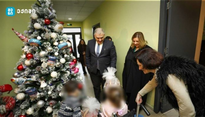 მიხეილ სარჯველაძემ და თამარ ბაგრატიონმა სახელმწიფო ზრუნვაში მყოფ შშმ ბავშვებსა და წილკნის ხანდაზმულთა პანსიონატის ბენეფიციარებს შობა-ახალი წელი მიულოცეს