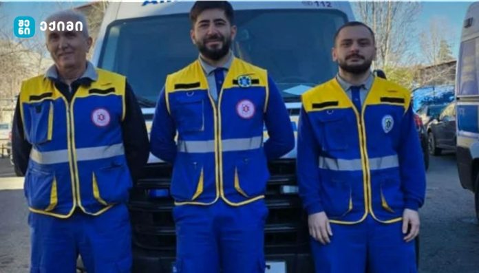 სასწრაფოს ექიმები ავარიას შემთხვევით შეესწრნენ და ადამიანი სიკვდილს გადაარჩინეს