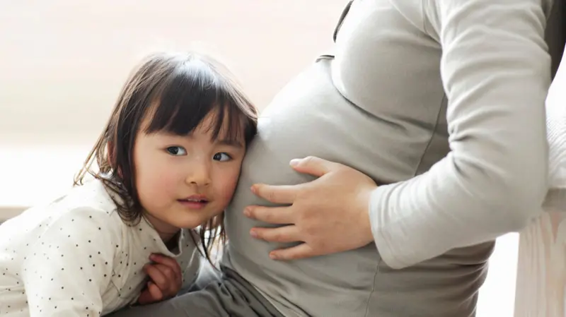 მეორე ორსულობის გავლენა ქალის ტვინის ფუნქციონირებაზე – კვლევა: მეორე ორსულობა ქალის ტვინში ცვლილებებს იწვევს და ყურადღების კონცენტრაციის უნარს აძლიერებს | sheniekimi.ge | შენი ექიმი