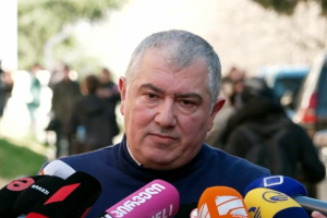 „ამ ეტაპზე ვითარება კონტროლს ექვემდებარება და ამ მედიკამენტების ფონზე წნევის შენარჩუნება ხერხდება“-ვახტანგ კალოიანი პატრიარქის ჯანმრთელობის მდგომარეობაზე