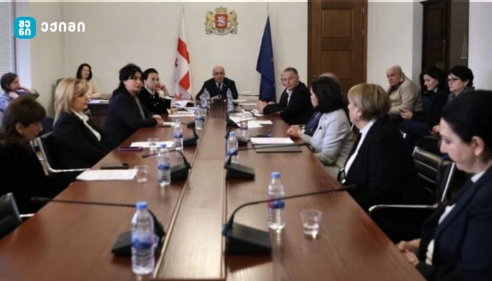 სისხლის დაწესებულებათა სისტემაში სახელმწიფო წარმოდგენილი იქნება ერთი ცენტრალური სისხლის დაწესებულებით, რომელმაც ქვეყნის მასშტაბით სრულად უნდა უზრუნველყოს რეციპიენტებისა და სამედიცინო დაწესებულებებისთვის მაღალი სტანდარტის სისხლისა და მისი კომპონენტების შეუფერხებელი ხელმისაწვდომობა