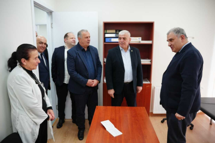 ხალი ამბულატორიები გაიხსნა წყალტუბოს მუნიციპალიტეტის სოფელ გუმბრასა და ქარელის მუნიციპალიტეტის სოფელ რუისში. სამედიცინო დაწესებულებები თანამედროვე სტანდარტების შესაბამისად აშენდა და სრულად არის აღჭურვილი