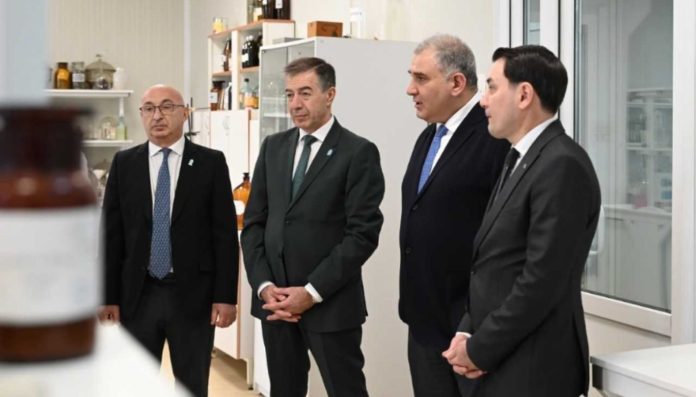 მხარეებმა ორი ქვეყნის პროფილურ დაწესებულებებს შორის თანამშრომლობის გაღრმავების საკითხებიც განიხილეს. ასევე, ისაუბრეს სამეცნიერო პერსონალის ურთიერთგაცვლის შესახებ