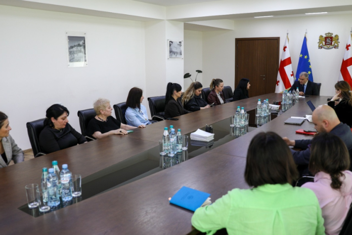 მიხეილ სარჯველაძე ცისტური ფიბროზის მქონე პაციენტების მშობლებს შეხვდა