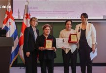 „მადლობა თითოეულ ექთანს პასუხისმგებლობისა და პროფესიონალიზმისთვის. განსაკუთრებული მადლობა კი ღვაწლმოსილ ექთნებს, რომლებმაც ათწლეულების განმავლობაში ღირსეულად ატარეს პროფესიის სიყვარული. მათი მრავალწლიანი, უწყვეტი ზრუნვა ჯანდაცვის სისტემის ერთ-ერთი უმნიშვნელოვანესი საყრდენია“-ნინო ნიჟარაძე „მადლობა თითოეულ ექთანს პასუხისმგებლობისა და პროფესიონალიზმისთვის. განსაკუთრებული მადლობა კი ღვაწლმოსილ ექთნებს, რომლებმაც ათწლეულების განმავლობაში ღირსეულად ატარეს პროფესიის სიყვარული. მათი მრავალწლიანი, უწყვეტი ზრუნვა ჯანდაცვის სისტემის ერთ-ერთი უმნიშვნელოვანესი საყრდენია“-ნინო ნიჟარაძე